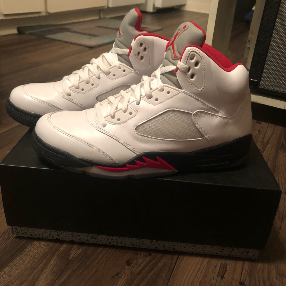 2013 Fire Red Jordan 5’s
